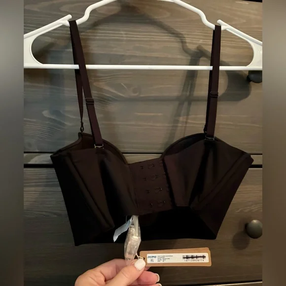 NWT SKIMS Deep Plunge Shapewear Bra in Color: Onyx - Picture 5 of 5